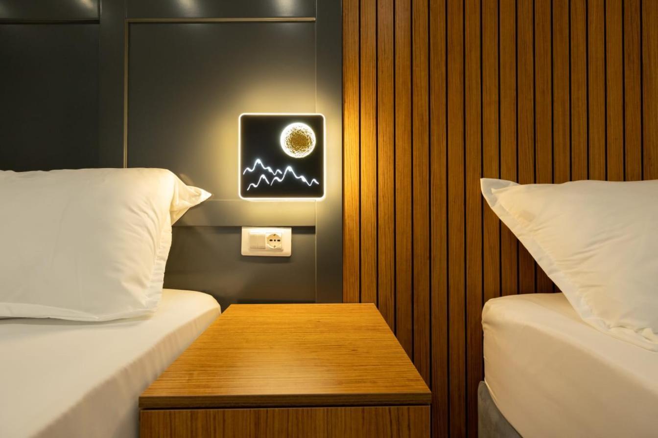 Aglon Twin'S Hotel Vlore Ngoại thất bức ảnh