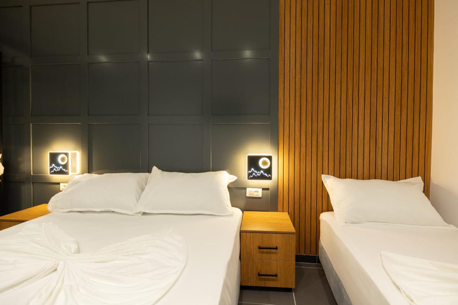 Aglon Twin'S Hotel Vlore Ngoại thất bức ảnh