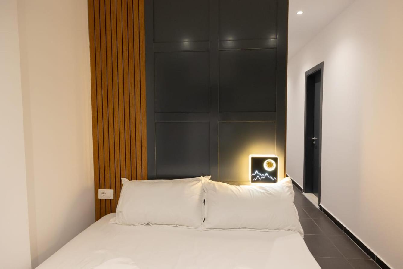 Aglon Twin'S Hotel Vlore Ngoại thất bức ảnh