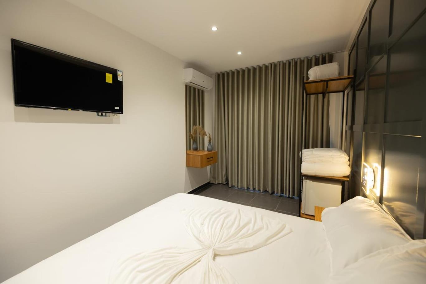 Aglon Twin'S Hotel Vlore Ngoại thất bức ảnh