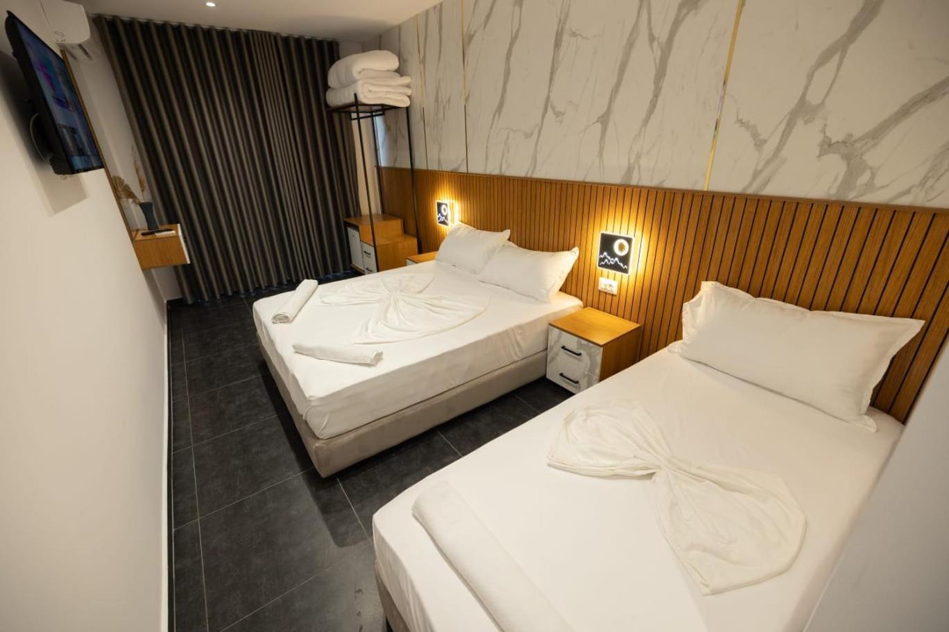Aglon Twin'S Hotel Vlore Ngoại thất bức ảnh