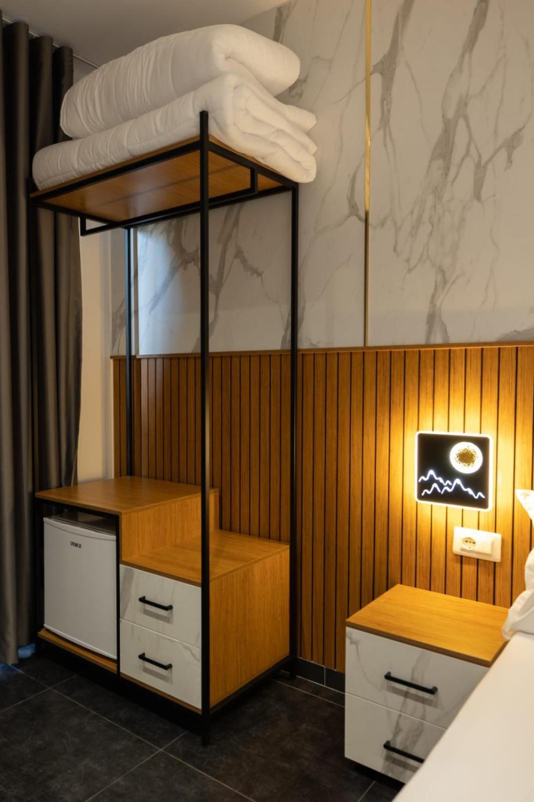 Aglon Twin'S Hotel Vlore Ngoại thất bức ảnh