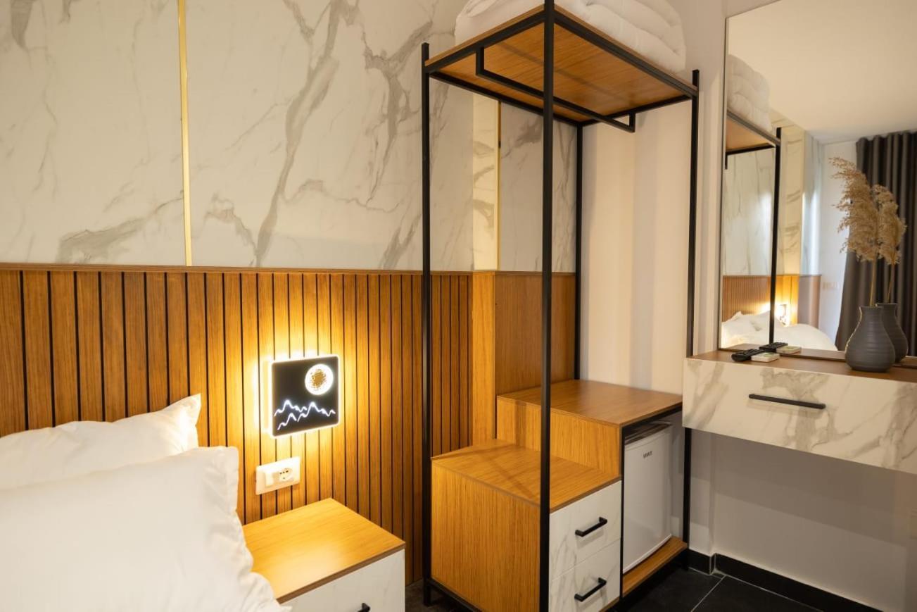 Aglon Twin'S Hotel Vlore Ngoại thất bức ảnh