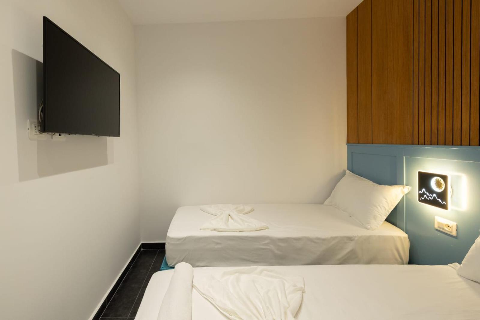 Aglon Twin'S Hotel Vlore Ngoại thất bức ảnh