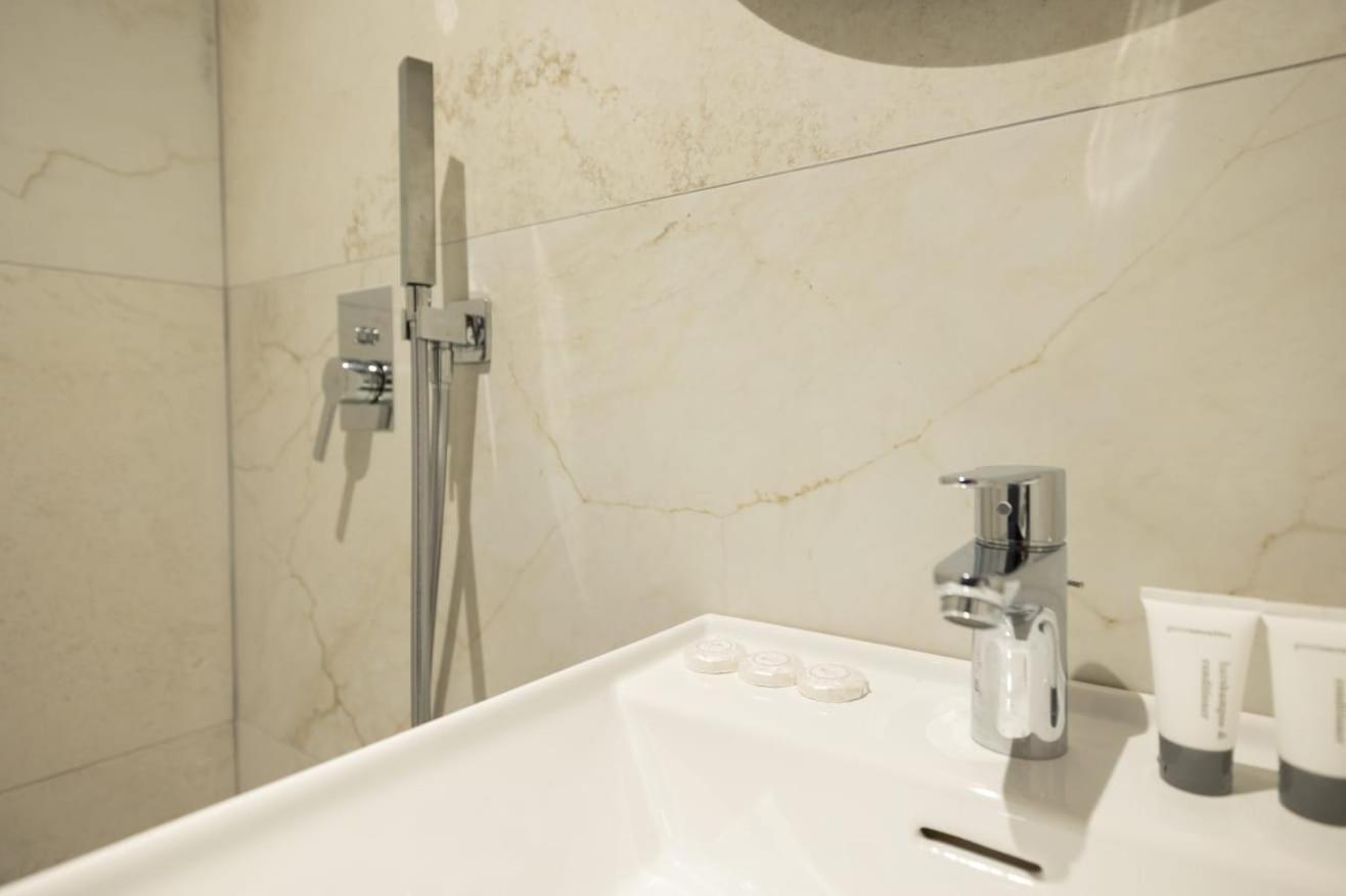Aglon Twin'S Hotel Vlore Phòng bức ảnh